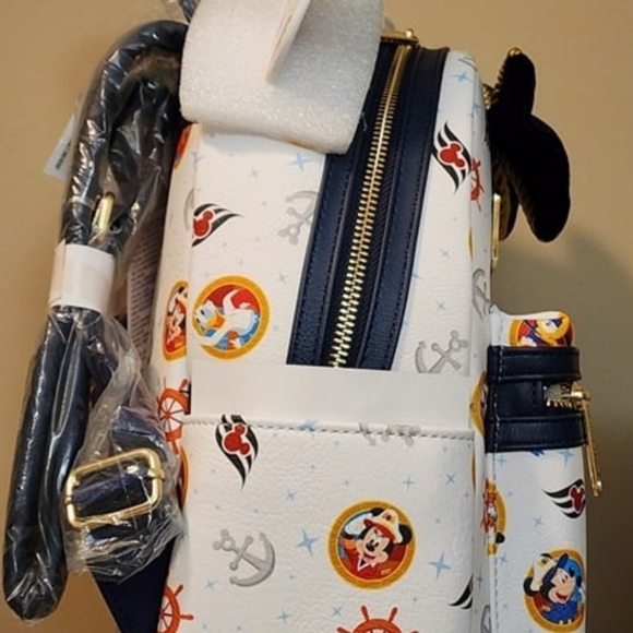 Loungefly DCL WISH Backpack - Picture 5 of 5